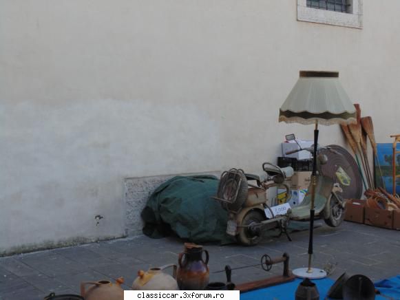 Anticariat Ascoli Piceno -- Italia - Un scuter la 1000 de coco - Din lumea larga