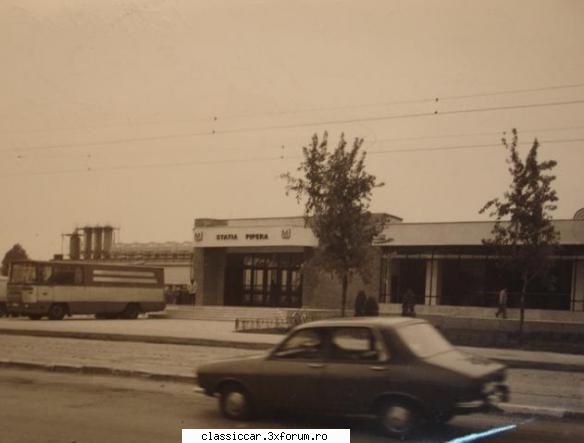 Autobuze romanesti RD - un Roman A8 se vede in stanga... sursa - File de istorie