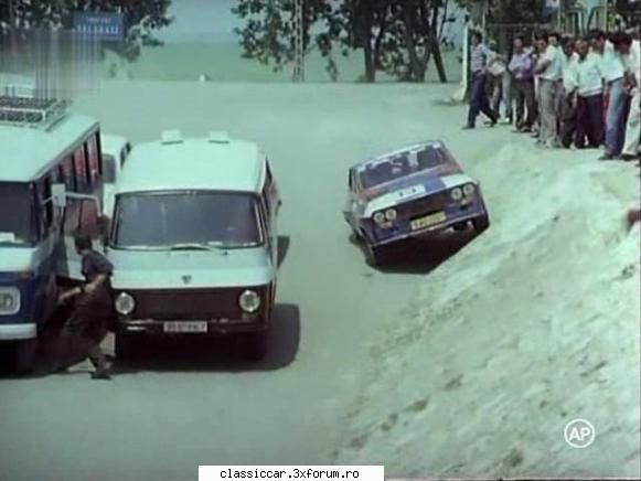 Autoutilitarele TV - Un frumos microbuz TV vazut in filmul Raliul...va - File de istorie