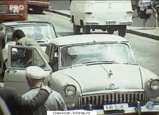 Autoutilitarele TV - Aici un TV vazut din spate, in 1971. Greu de psus - File de istorie
