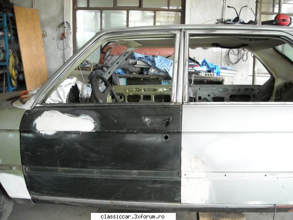 BMW E12, 520/6 din 1979 - usile montate la loc, daca totul merge bine, in - Prezentare masini