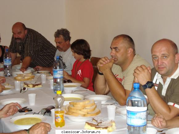 Baia Mare 26-28 august 2011. - M�ncarea delicioas� oferit� de m�icutele la - Arhiva evenimente 2011