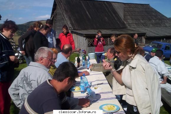 Baimareni broscari. - Ne-am asezat la masa - Arhiva evenimente 2011