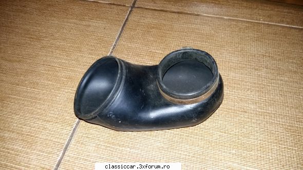 Bazar - piese diverse de vanzare - urma alba este de la ceva vopsea, nu este - Vanzari  piese si accesorii