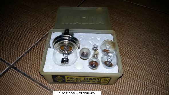 Bazar - piese diverse de vanzare - Set becuri - 50 lei - Vanzari  piese si accesorii