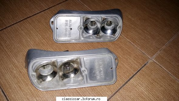 Bazar - piese diverse de vanzare - 2 socluri Altissimo pentru stopurile spate - Vanzari  piese si accesorii