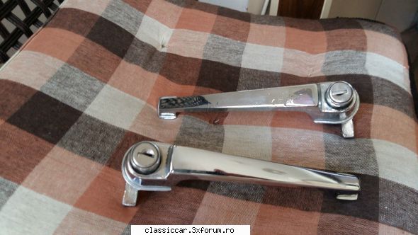 Bazar - piese diverse de vanzare - 2 manere de usi pentru Mercedes - 50 lei - Vanzari  piese si accesorii