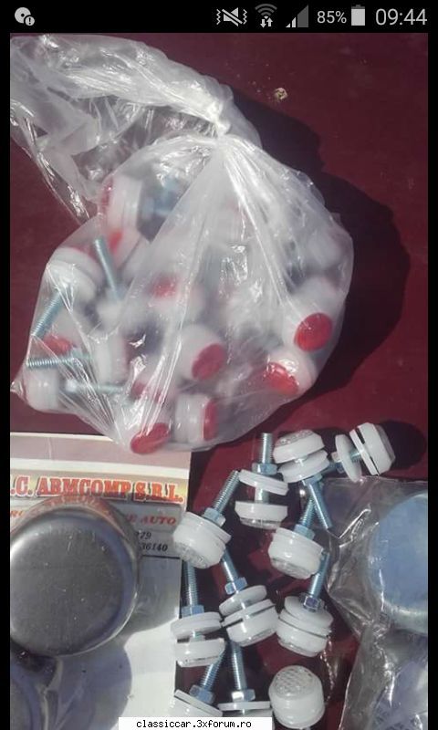 Bazar cu de toate - Suruburi numar rosi/albe 2.5 lei bucata Gresoare - Vanzari  piese si accesorii