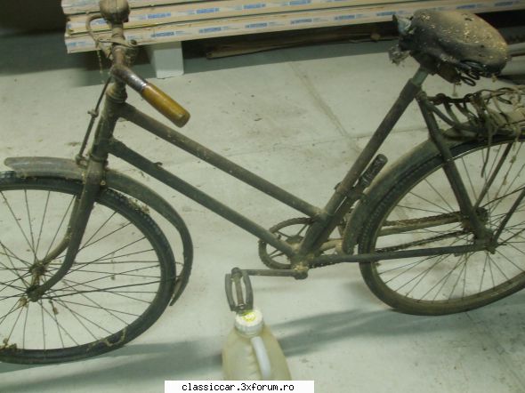 Bicicleta Victoria romaneasca - cu nelipsita basca - Prezentare motociclete, motorete si biciclete de colectie