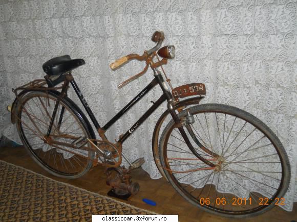 Biciclete vechi - Incepe sa prinda forma - Prezentare motociclete, motorete si biciclete de colectie