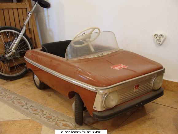 Biciclete vechi - Poza actuala cu Moskvich-ul - Prezentare motociclete, motorete si biciclete de colectie
