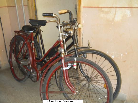 Biciclete vechi - cele 2 verisoare eu tind sa - Prezentare motociclete, motorete si biciclete de colectie
