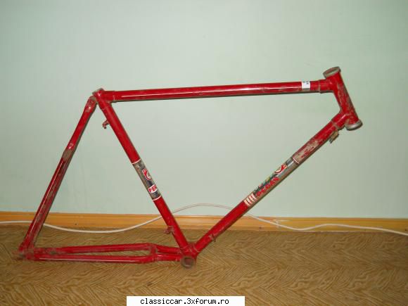 Biciclete vechi - Cadru in curs de reintregire - Prezentare motociclete, motorete si biciclete de colectie