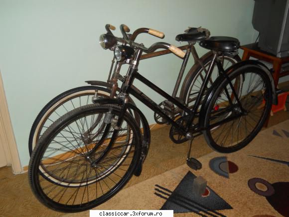 Biciclete vechi - SI la garaj cu ele - Prezentare motociclete, motorete si biciclete de colectie