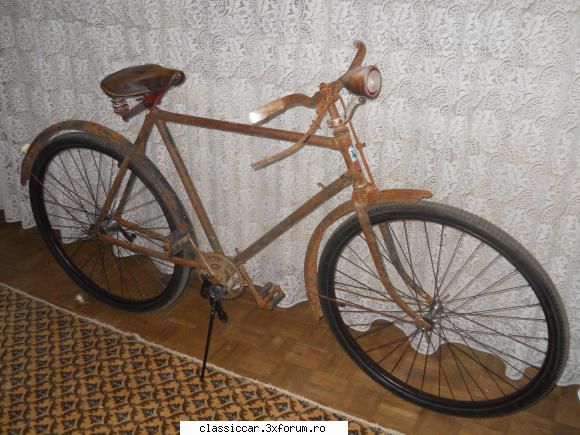 Biciclete vechi - Hmm , .... ce moaca are .. !! - Prezentare motociclete, motorete si biciclete de colectie
