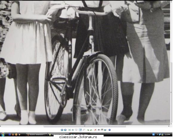 Biciclete vechi - Intr-o poza veche postata de un - Prezentare motociclete, motorete si biciclete de colectie