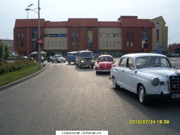 BugFest Tg-Mures - In timpul mersului masiniile au executat o - Arhiva evenimente 2011