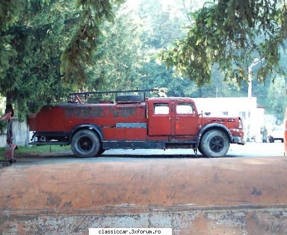 Camioane epave sau nu, vechi sa fie - Era in curtea unitatii de pompieri din Brasov - Am vazut prin Romania