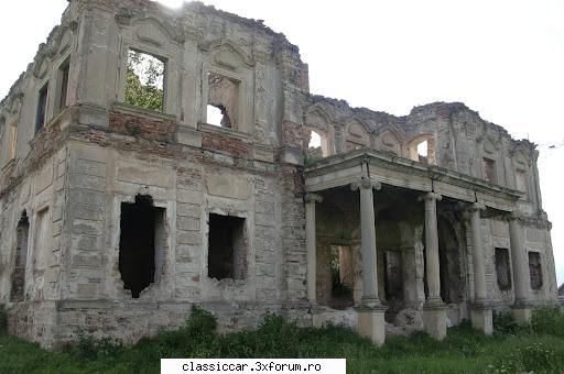 Castelul Haller - sat Coplean, jud Cluj - fatada castelului cu 6 stalpi de cate 10 - Drumetii prin Mioritic