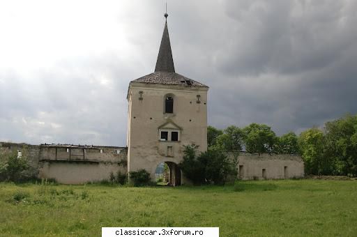Castelul Kornis - sat Manastirea, jud Cluj - Curtea interioara a castelului - Drumetii prin Mioritic