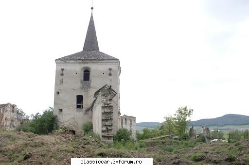 Castelul Kornis - sat Manastirea, jud Cluj - atat a mai ramas din zidul din jurul - Drumetii prin Mioritic