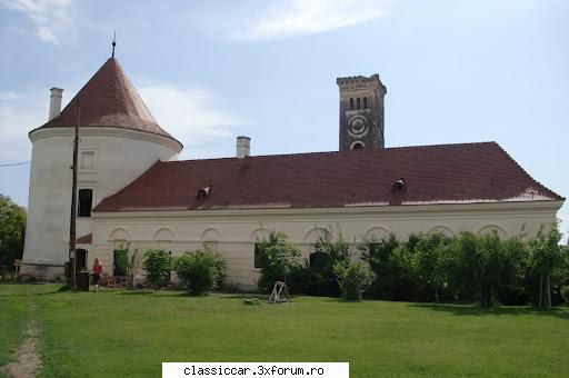 Castelul de la Bontida - O parte dintre cladiri au fost deja restaurate - Drumetii prin Mioritic