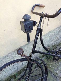 Caut suport lampa veche bicicleta - Buna, Doresc sa cumpar suport lampa veche - Vanzari-Cumparari biciclete