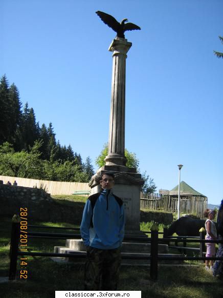 Cheile Dambovicioarei - Parcul central Rucar , numit si "in Podisor" - Drumetii prin Mioritic