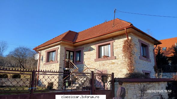 Chidea, satul din piatra - Casa mai moderna, locuita permanent - Drumetii prin Mioritic