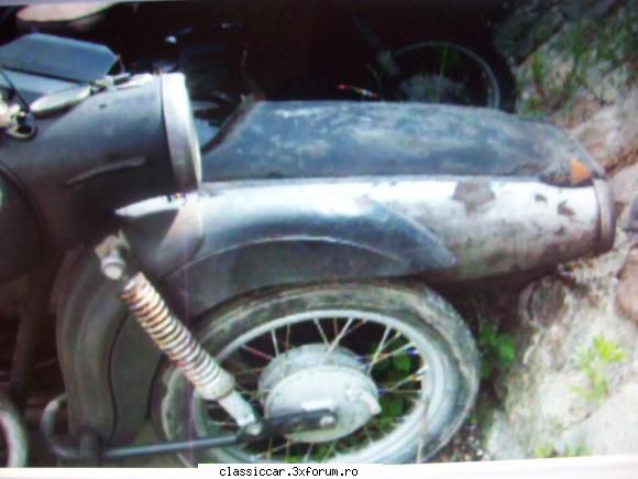 Cimitirul motocicletelor comuniste - Un model de atas foarte interesant - Am vazut prin Romania