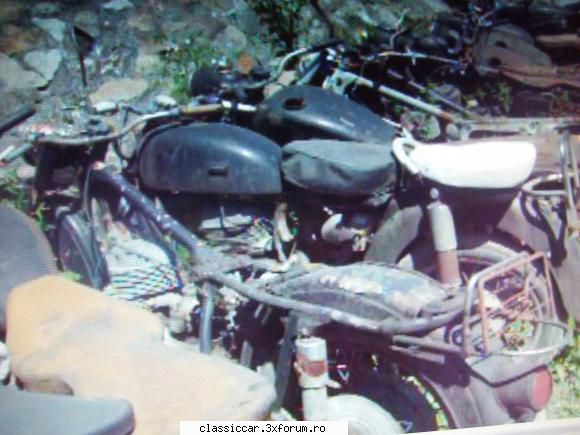 Cimitirul motocicletelor comuniste - Oricum este pacat ca le manca rugina acolo unde - Am vazut prin Romania