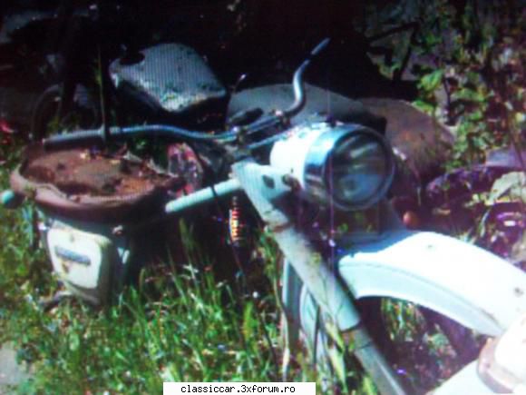 Cimitirul motocicletelor comuniste - donczym - Am vazut prin Romania