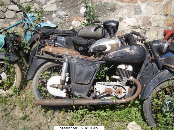 Cimitirul motocicletelor comuniste - donczym - Am vazut prin Romania