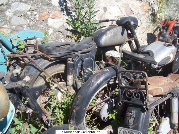 Cimitirul motocicletelor comuniste - donczym - Am vazut prin Romania