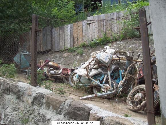 Cimitirul motocicletelor comuniste - donczym - Am vazut prin Romania