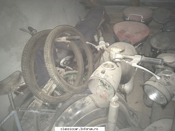 Cimitirul motocicletelor comuniste - pai cine aduna socialiste trebuie dus pa phsico ? - Am vazut prin Romania