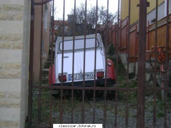 Citroen 2CV - Inca un 2CV, in curtea unei vile, nou construite - Am vazut prin Cluj-Napoca