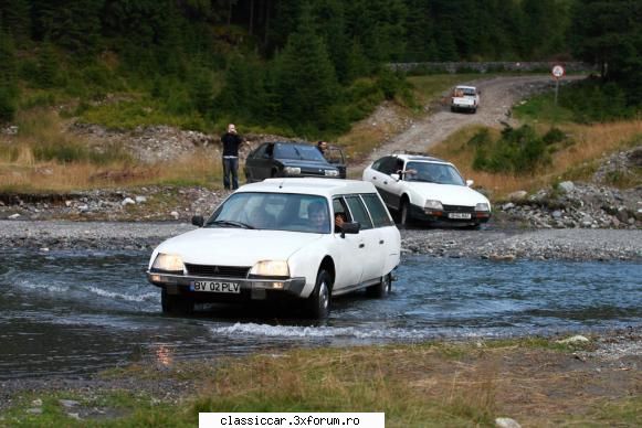 Citroen Cx break 1978 - Si in final, traversand raul Lotru (podul era cam - Prezentare masini
