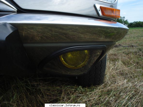 Citroen DS 21 - si farul de ceat� incastrat in partea de jos a - Prezentare masini
