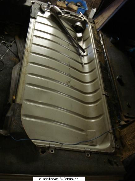 Citroen DS D super 5 - lpodeaua banchetei spate sub care e situat - Reconditionari si Restaurari