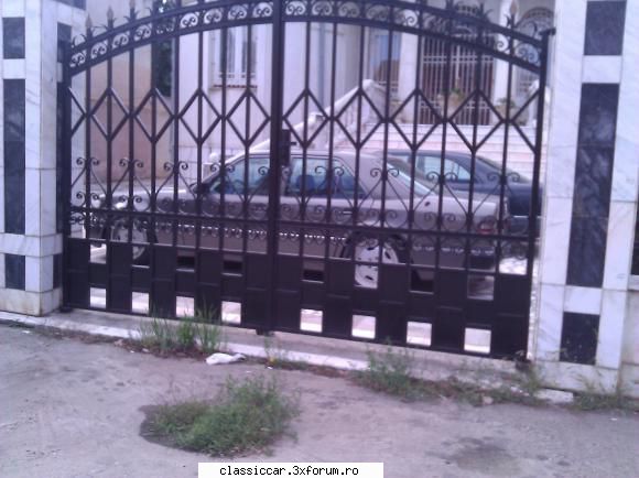 Clasice din Timisoara - ceva mai deosebit un mercedes W E in curte la - Am vazut prin Romania