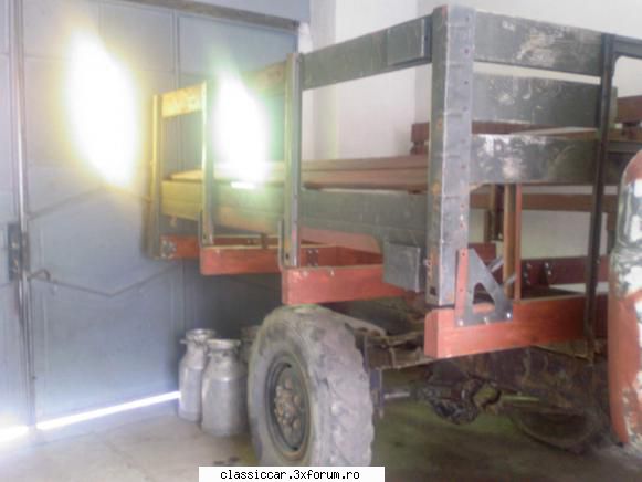 Colectia de SR-uri - Era in stare jalnica lada din lemn - Coltul camionagiului si tractoristului oldtimerist