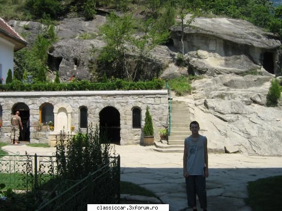 Cu "" Coada Scurta "" (LASTUN) la Cluj - grotele unde au locuit sihastrii - Drumetii prin Mioritic