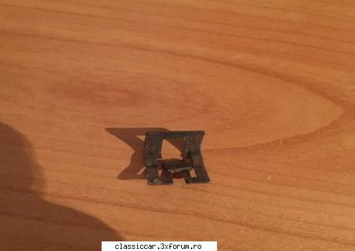 Cumpar cleme ornamente Dacia 1300 - Caut in continuare clemele de tipul asta - Cumparari piese