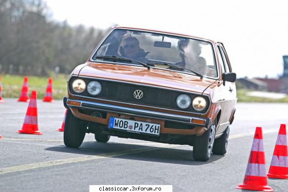 Cumpar grila Passat - Cumpar grila Passat B1 ca cea din poze ,cu 4 - Cumparari piese
