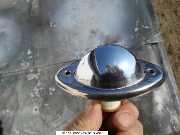 Cumpar lampa cromata numar Dacia 1300 - partea din spate a cozorocului, la baz� are o - Cumparari piese