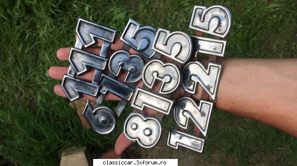 Cumpar numere masini si embleme - Atasez o poza cu scrisurile metalice (sa se vada - Cumparari piese