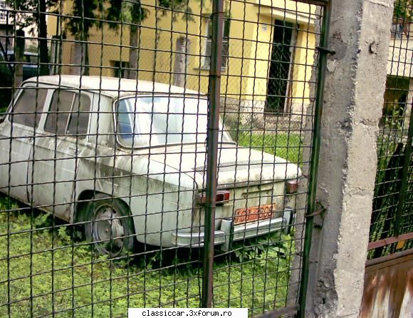 Dacia 1100 - Masina sta asa de cel putin 10-15 ani, eram inca - Vanatoarea de epave