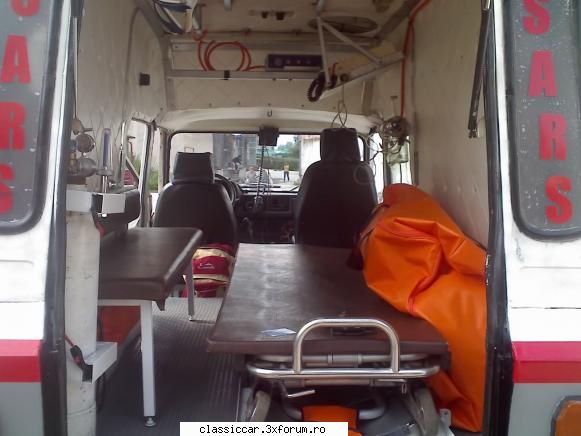 Dacia 1100 amb13 - interior ambulanta - Prezentare masini