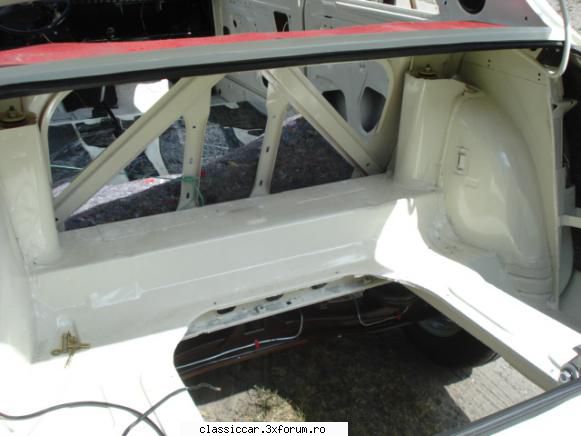 Dacia - interior f�r� rezervor inainte de implantul - Prezentare masini